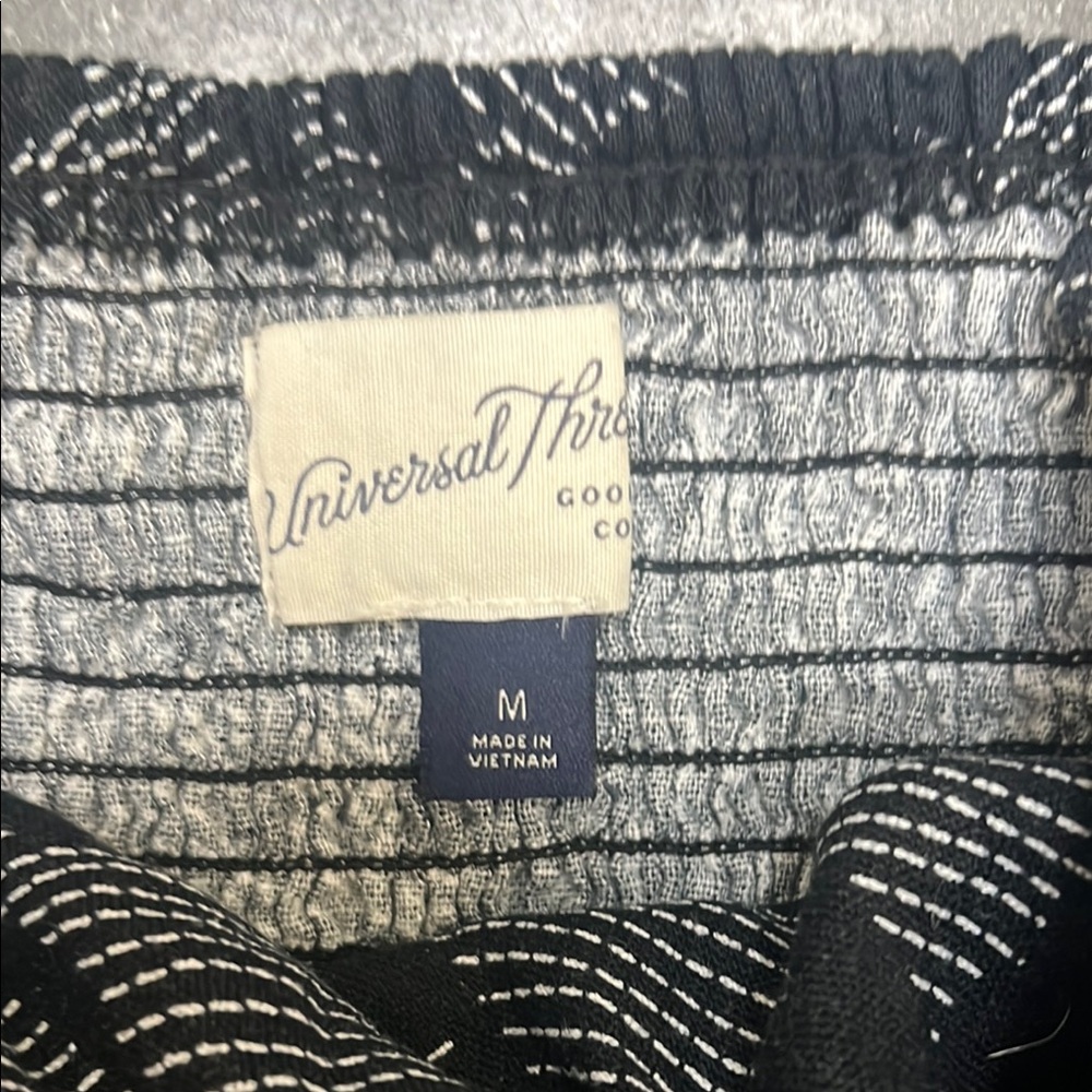 Universal Thread Cropped Top - Picture 2 of 2